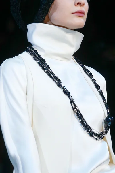 Look 77